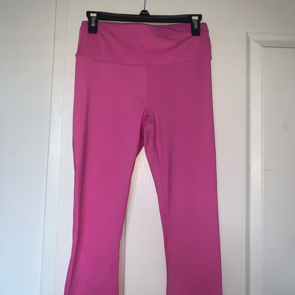 Fabletics Capri leggings in Pink